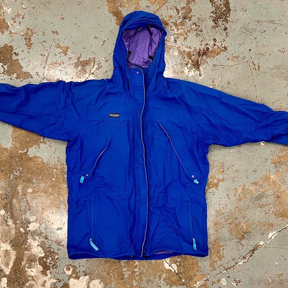 Patagonia Vintage Jacket. Back Bowl Shell w/Hood. Blue w/Aqua Trim. Mesh lining